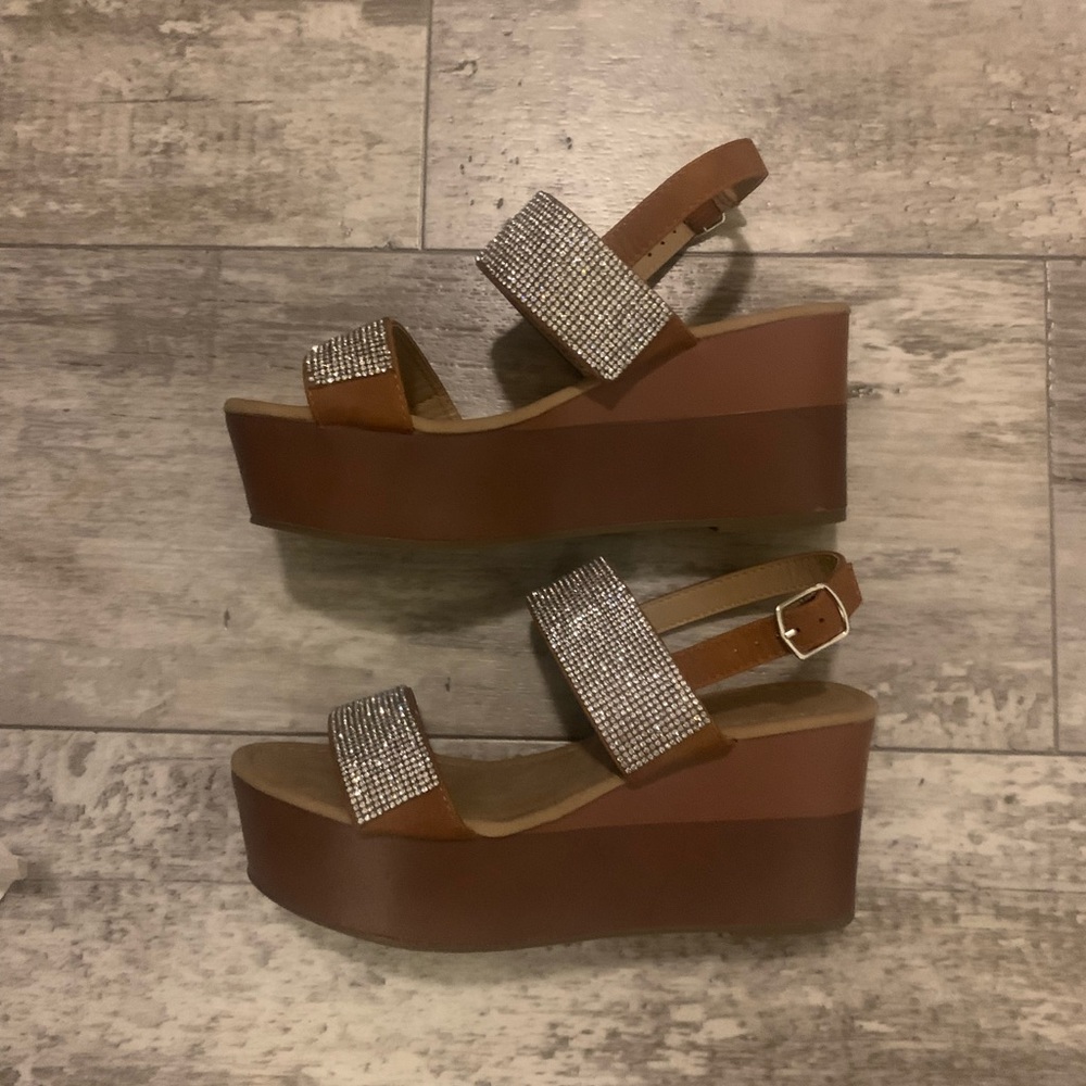 Platform Sandals - Picture 10 of 10